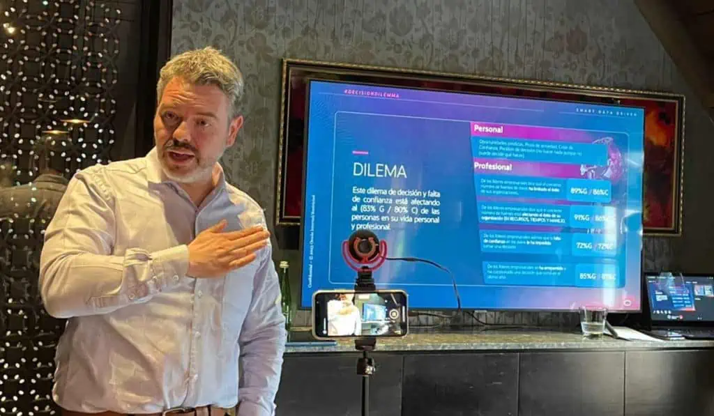 Tomar decisiones sin consultar datos genera ansiedad y crisis de confianza en personas: estudio David Uribe, director de Tecnología y transformación de Oracle Colombia y Ecuador