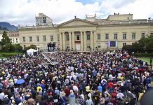 El presidente Gustavo Petro llevó a cabo su segundo discurso desde el balcón.