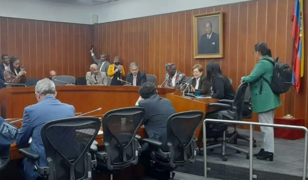 Ministra Ramírez pide acelerar aprobación de la reforma laboral en Colombia Debate de reformas laboral y pensional en el Congreso de Colombia