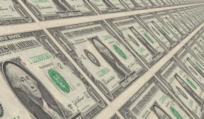 Dólar en Colombia (3) El dólar en Colombia siguió cayendo este viernes.