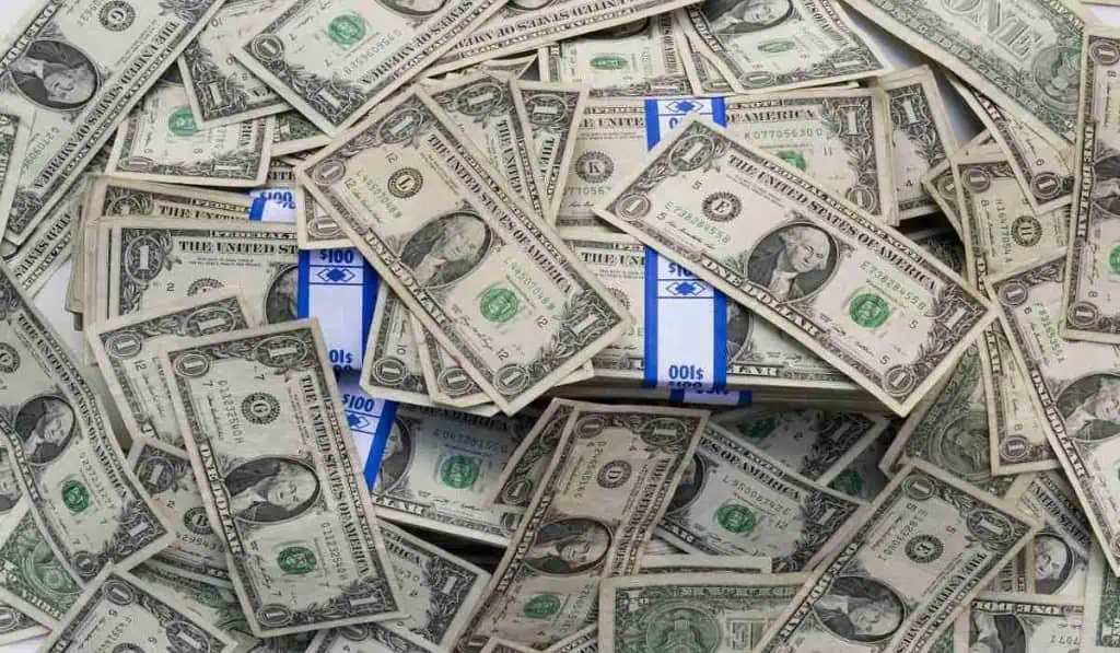 Dólar Colombia 10 de mayo: termina la jornada a la baja, pero se mantiene sobre $4.500 Dólar Colombia 2 de mayo: se mantuvo estable en la primera jornada del mes