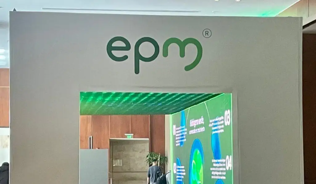 EPM se quedaría con acciones de Triple A de Barranquilla antes de finalizar el 2023 Estand de EPM en una reunión con inversionistas en Bogotá
