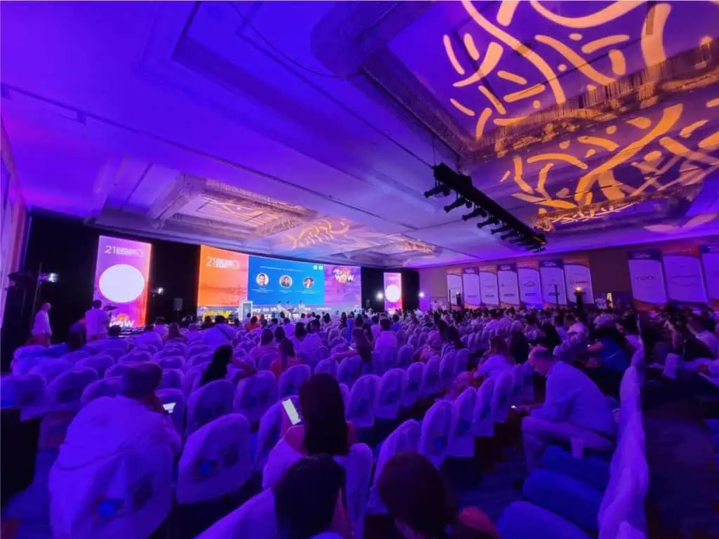 Customer Experience Summit 2023: humanizar el automatismo para el servicio al cliente Valora Analitik presencia el evento Customer Experience Summit.