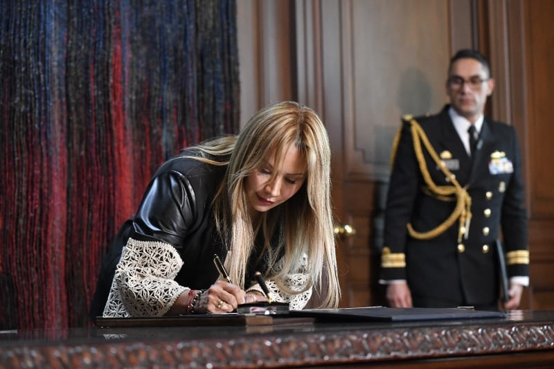 Firma de Sandra Ortiz como consejera para las regiones