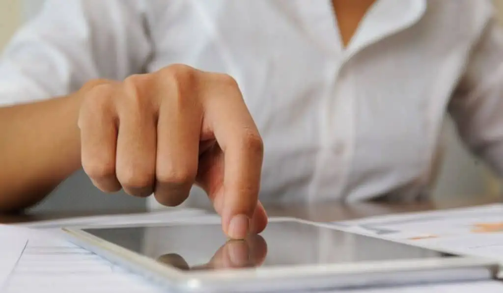 Firmas electrónicas: ¿Cómo hacen los colombianos para protegerlas en el mundo digital? firma electrónica