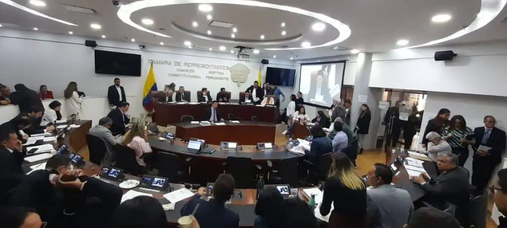 Reforma a la salud: se aprueban 4 artículos más; en total van 117 y levantan debate Debate de la reforma a la salud en Colombia
