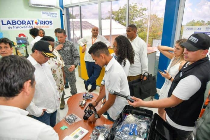 Gustavo Petro en San Andrés, entrega de laboratorios de innovación educativa