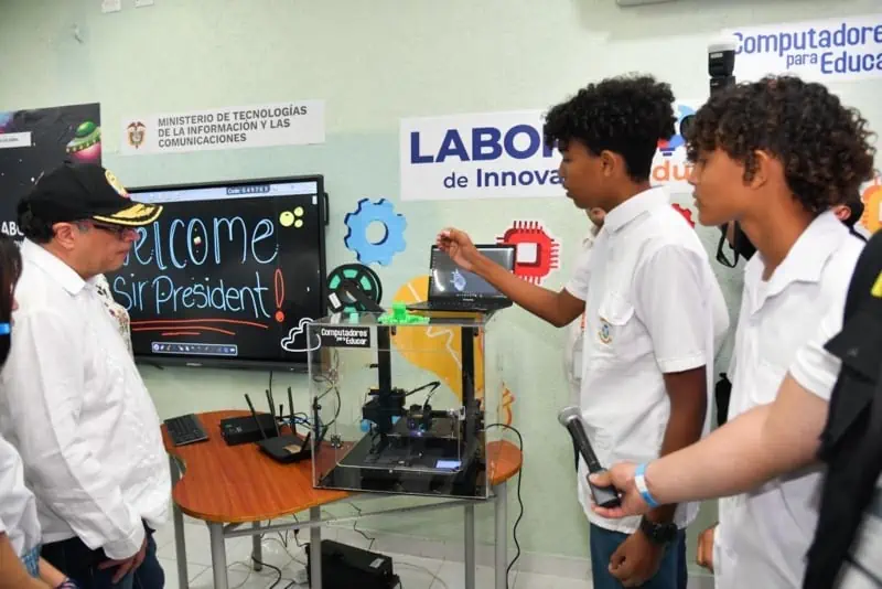 Petro busca convertir a San Andrés en un paraíso para nómadas digitales Gustavo Petro en visita a San Andrés, Colombia