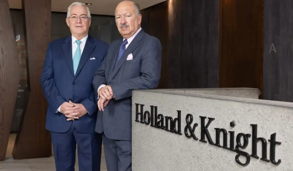 Holland & Knight absorbe a Cuberos Cortés Gutiérrez (CCG) en Colombia Enrique Gómez de Holland & Knight y Gustavo Cuberos Gómez por CCG llegan a un acuerdo para ser el bufete mas grande del país