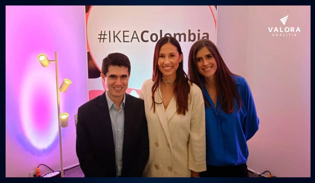 Alejandro Cháves, gerente de operaciones de Ikea Colombia, Hasbleidy Castañeda, gerente de Ikea para Colombia y Silvia Valencia, gerente de recursos humanos de Ikea Colombia. Foto: Rodrigo Torres, Valora Analitik