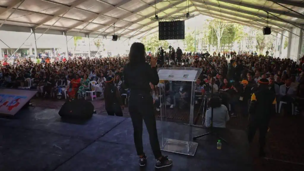 “La ley minera es obsoleta y generó procesos de criminalización”: ministra Irene Vélez Críticas de Irene Vélez a la ley minera durante la Cumbre Minera en Bogotá