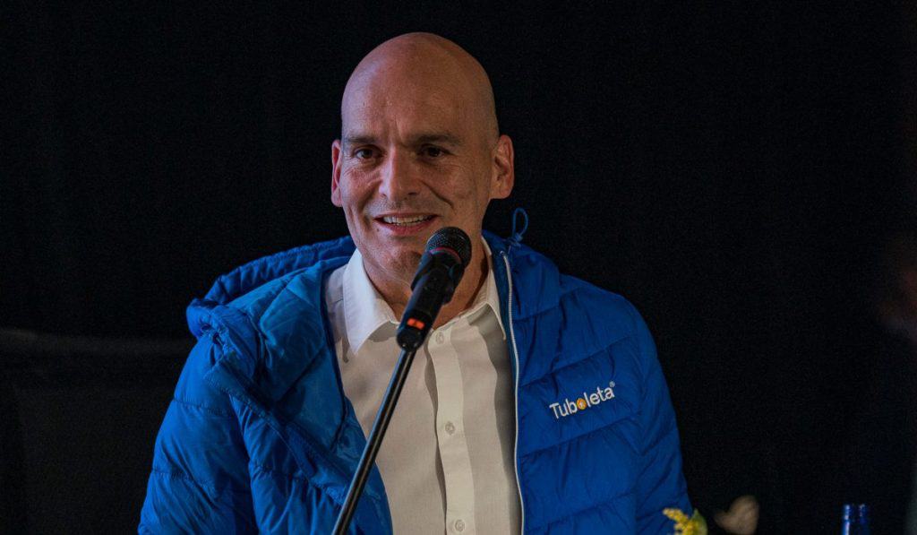 Jorge Ríos, gerente general de Tuboleta, habla en rueda de prensa en el Movistar Arena de Bogotá