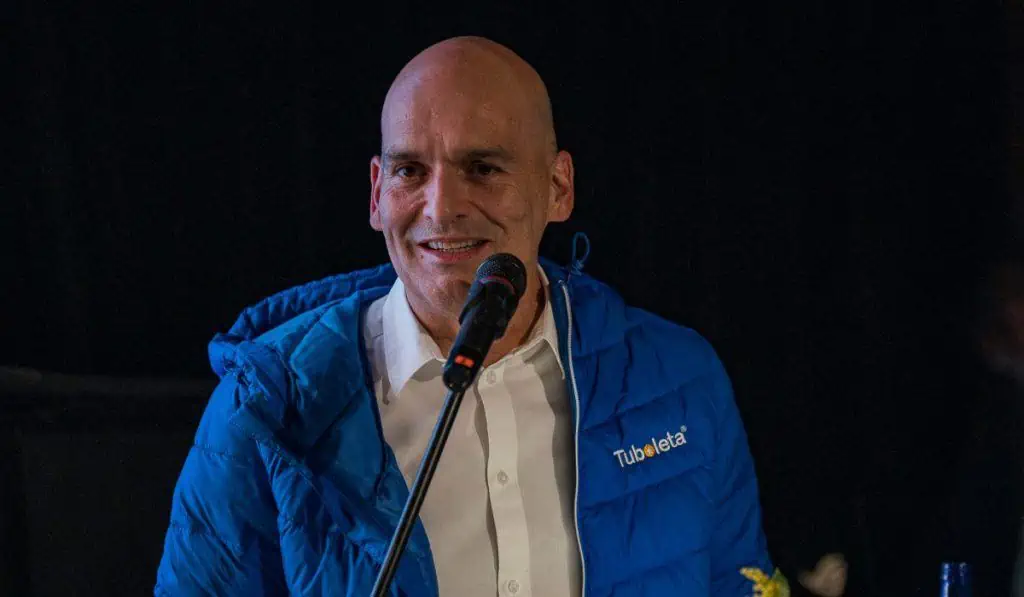 Tuboleta anuncia cambios en boletas para partidos y conciertos en Colombia Jorge Ríos, gerente general de Tuboleta, habla en rueda de prensa en el Movistar Arena de Bogotá