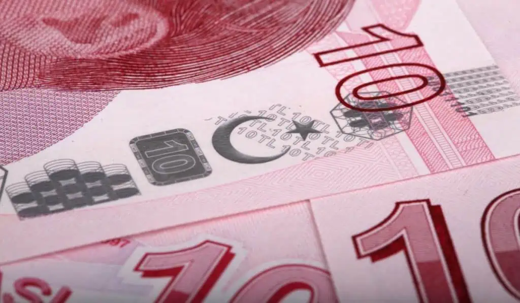 Banco Central de Turquía sube tasas de interés al 15 % para controlar la inflación Banco Central de Turquía sube tasas de interés al 15 % para controlar la inflación