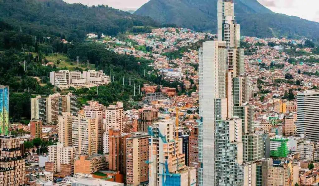 PIB de Colombia en el primer trimestre del 2023 creció 3 % PIB de Colombia en el primer trimestre del 2023 creció al 3 %