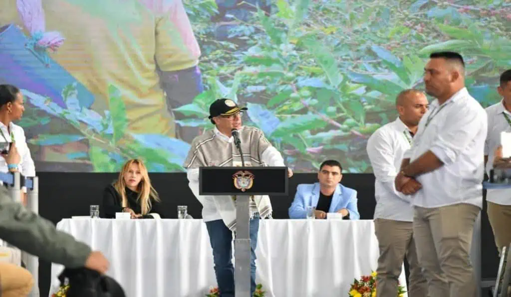 Gustavo Petro lanza propuesta a Gilinski y socios árabes como nuevos dueños de Nutresa Esta fue la propuesta que lanzó el jefe de Estado a los Gilinski.