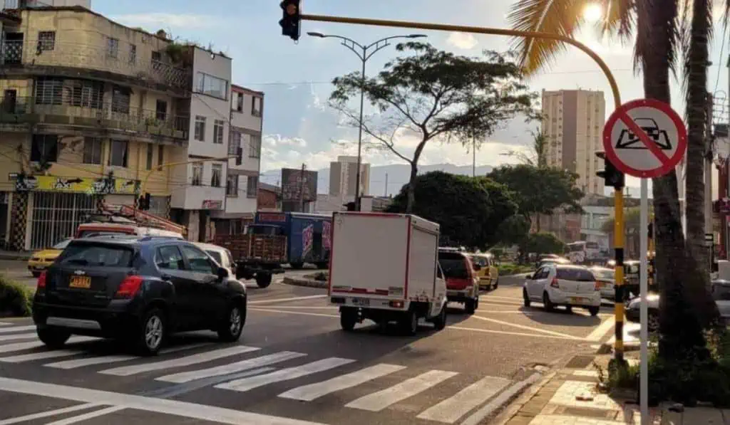 Así rige el pico y placa en Bucaramanga el miércoles, 17 de mayo Pico y placa en Bucaramanga, hora pico y tráfico alto en Bucaramanga.