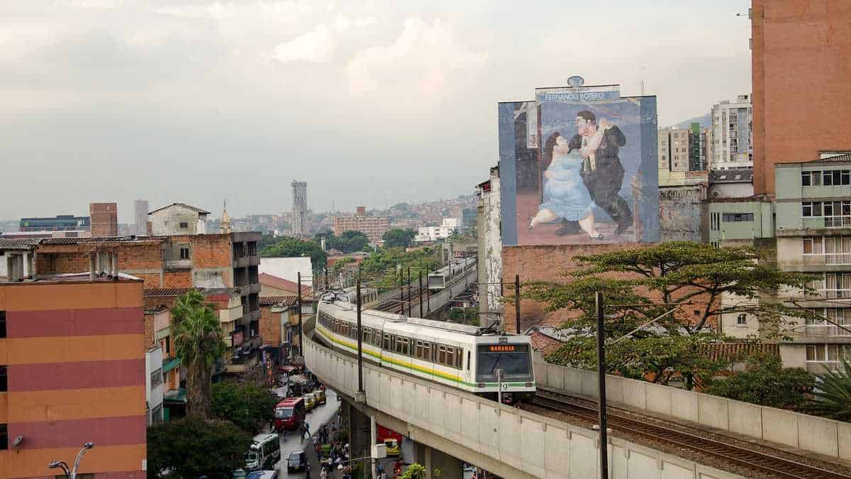 Imagen panorámica muestra movilidad en el pico y placa en Medellín