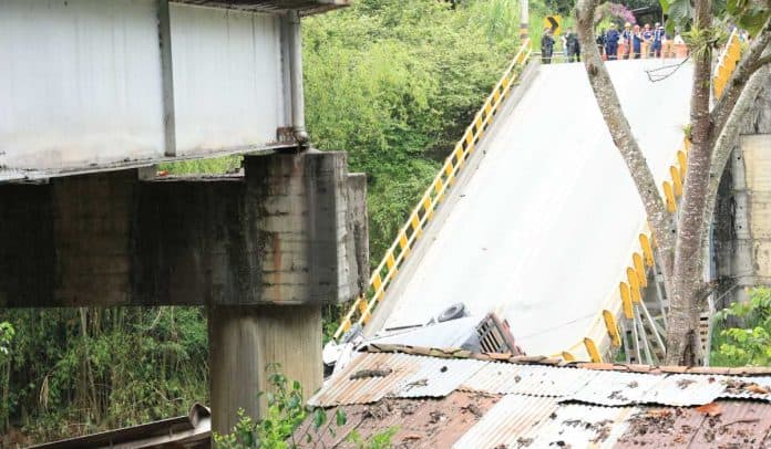 Puente Río La Vieja Caída puente en el río La Vieja