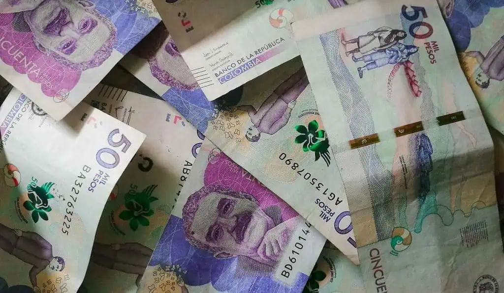 Peso colombiano, la moneda más revaluada de la región por segundo mes consecutivo Ganancias de los bancos comerciales siguieron bajando.