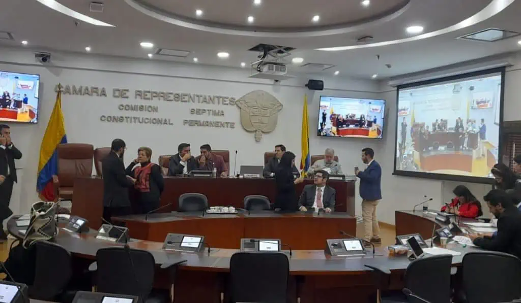 Reforma laboral en Colombia: Insistirán en que se permita la contratación por horas Comienza discusión de la reforma laboral.
