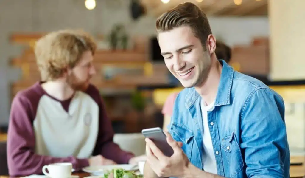 Cluvi y Wompi sellan alianza para beneficiar a 1.000 restaurantes en Medellín Restaurantes en Medellín se benefician de nueva alianza entre Cluvi y Wompi.