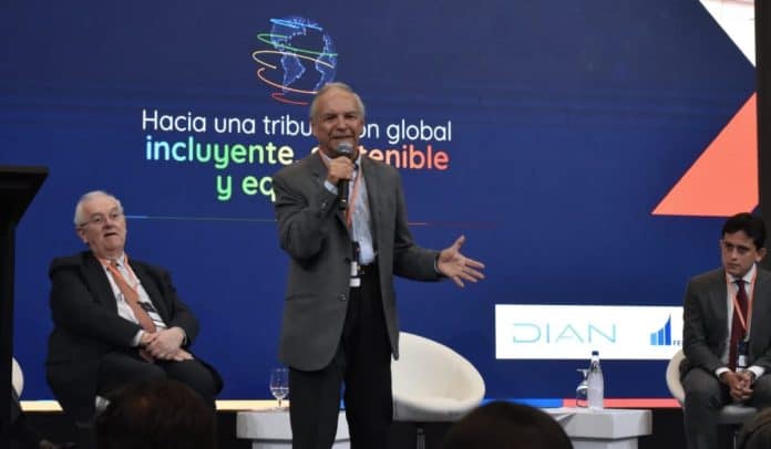 Ministro Bonilla, partidario de subir impuestos a personas y bajar a empresas a mediano plazo