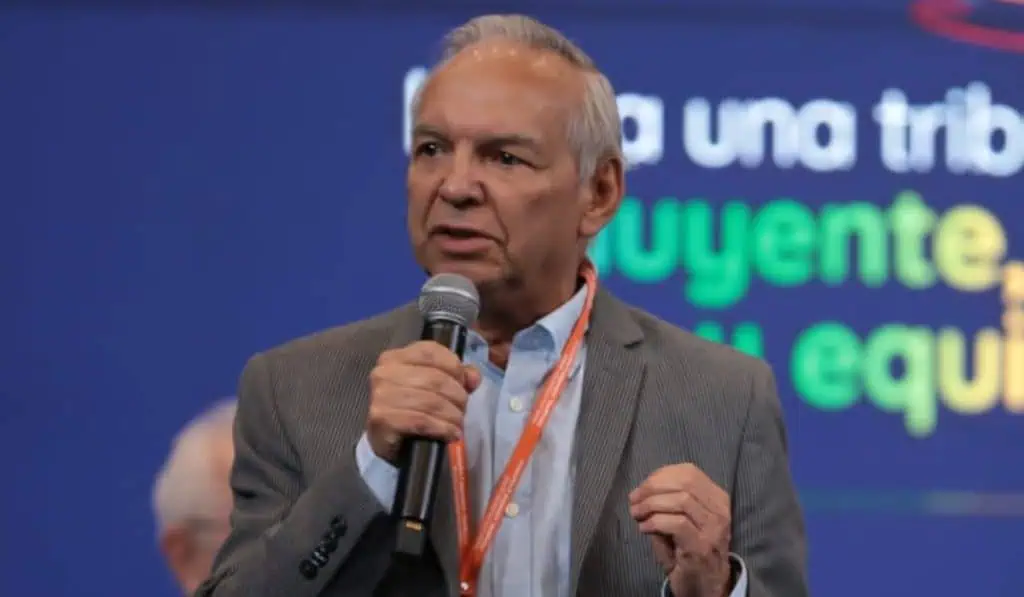 A la economía de Colombia le iría mejor de lo previsto en 2023 y 2024, dice la OCDE Ricardo Bonilla, ministro de Hacienda, habla durante un evento de tributación internacional.