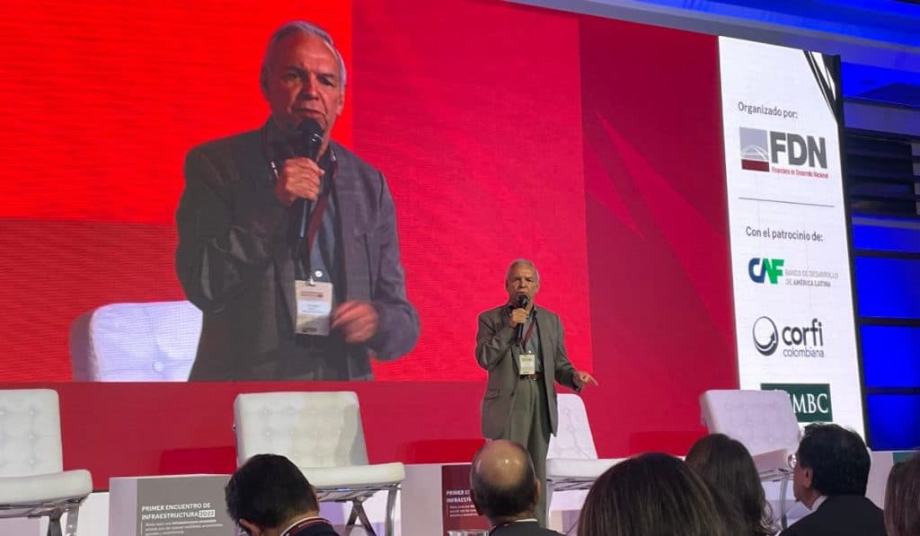 Ministro Ricardo Bonilla en evento de la Financiera de Desarrollo Nacional