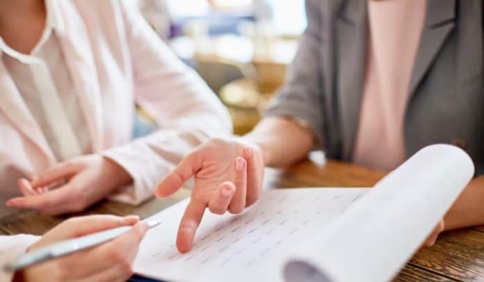 Seguridad-social-empleo Firmando contrato: seguridad social