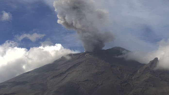 Volcán Popocatépetl en México Emisiones del volcán Popocatépetl en México el sábado 20 de mayo de 2023