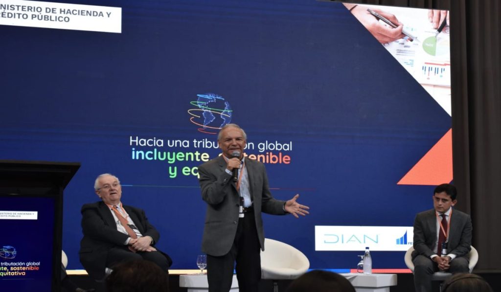 Ministro Bonilla, partidario de subir impuestos a personas y bajar a empresas a mediano plazo