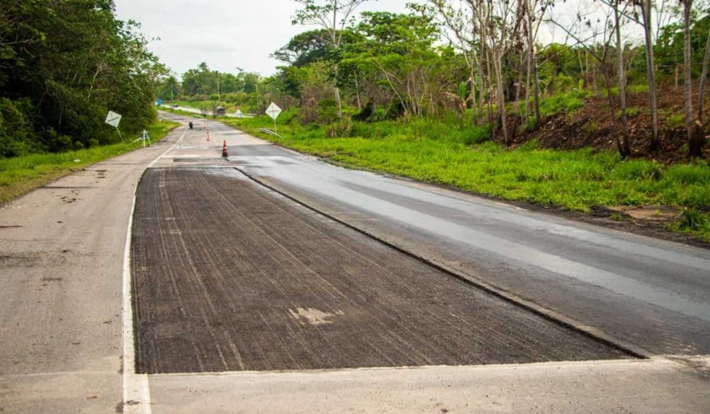 Obras en la Troncal Magdalena 2, antigua Ruta del Sol 2 en Colombia