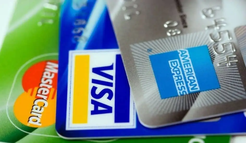 ¿Cómo va a cambiar el gobierno Petro el 4x1.000 en Colombia? Tarjetas de crédito de distintas franquicias