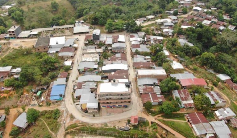 Vía Mining en la vereda Campo Alegre, en Segovia, Antioquia.