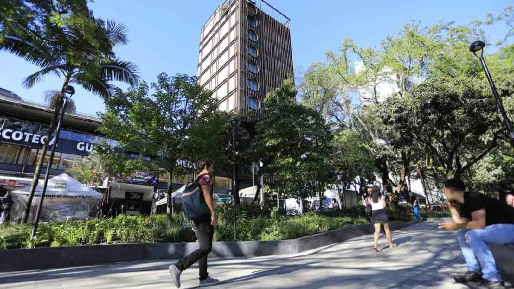 Luego de más de un año, terminó intervención del Parque Lleras de Medellín intervención del Parque Lleras