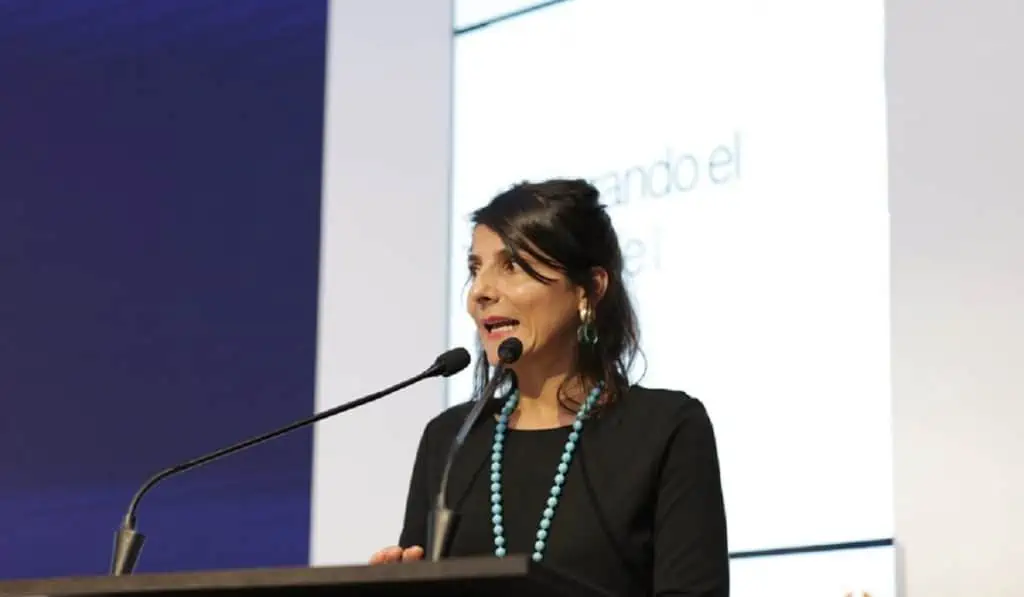 Colombia evalúa aplazar subasta de energía por petición de empresas Irene Vélez Torres, ministra de Minas y Energía de Colombia, sobre subasta de energía
