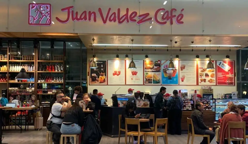 Juan Valdez sella histórica alianza con Grupo Trinity: En siete años abrirá 140 tiendas en España Tienda de Juan Valdez