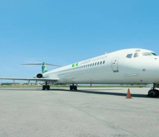 Avión de Laser Airlines, firma que reactiva operaciones en Colombia