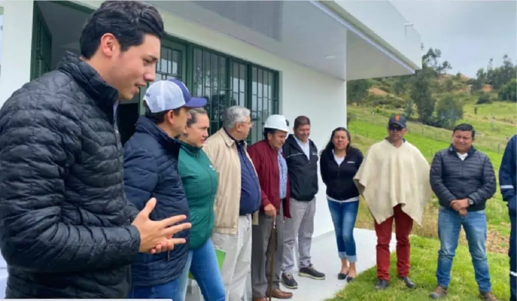 #ValoraSostenible | Las empresas en Colombia se preocupan cada vez más por el medio ambiente Minminer entrega laboratorio de química y mecánica a escuela rural en Cucunubá, Cundinamarca