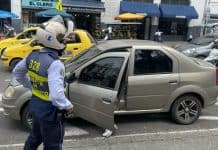 Agente de tránsito en Pico y placa Cali