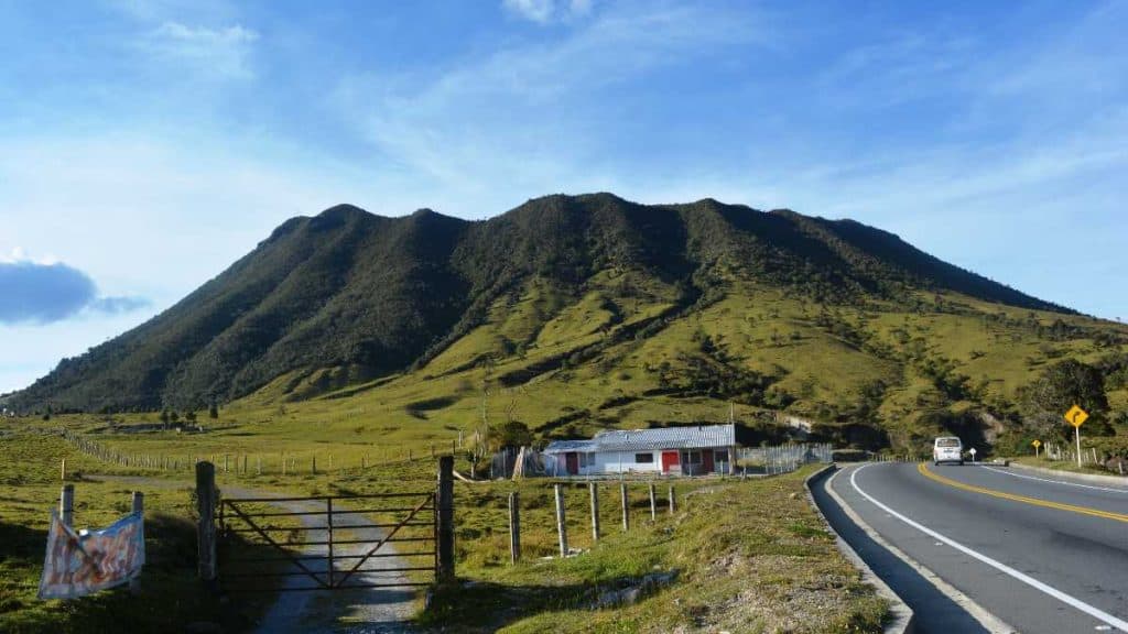Actividad del volcán Cerro Bravo, finales de mayo 2023