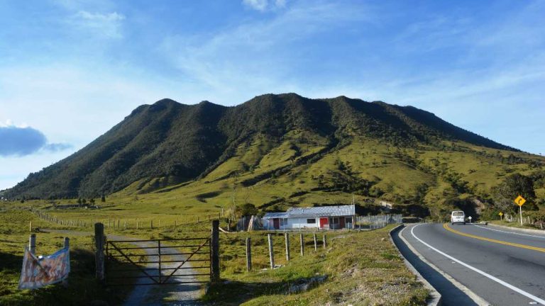Actividad del volcán Cerro Bravo, finales de mayo 2023