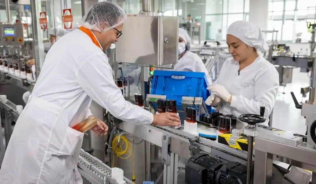 Ícono, nuevo perfume de Yanbal, vendió US$3 millones en primera campaña Planta de Fragancias de Yanbal Colombia