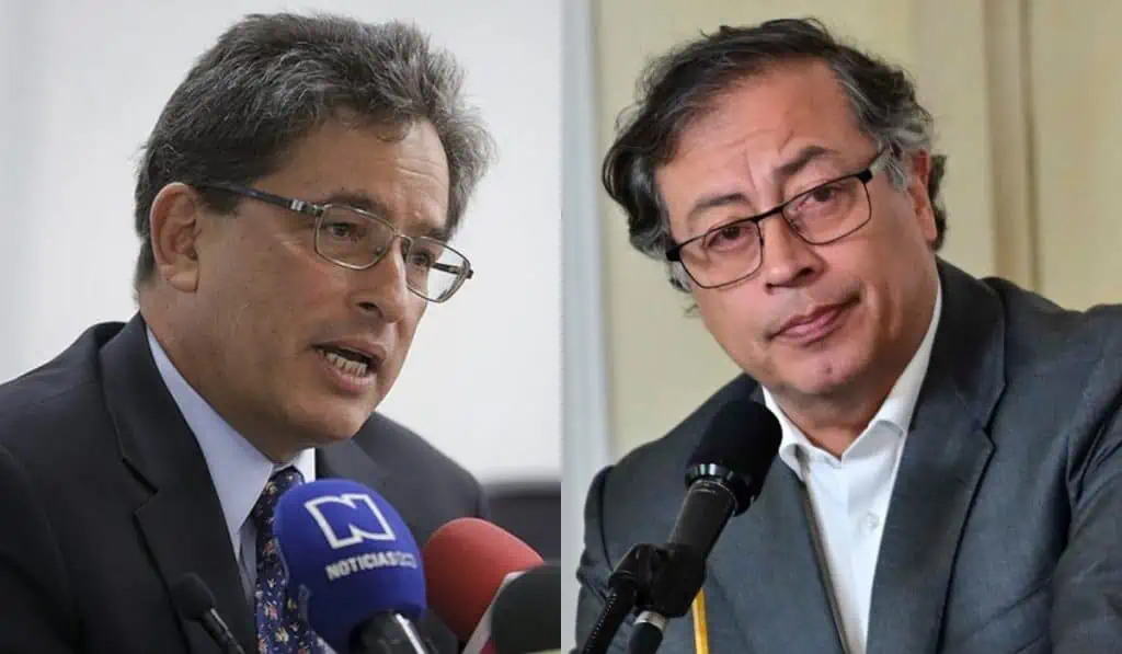 Carrasquilla: dólar baja por posible caída de reformas de Petro y mercados están contentos Alberto Carrasquilla, exministro de Hacienda de Colombia, y Gustavo Petro, presidente de Colombia