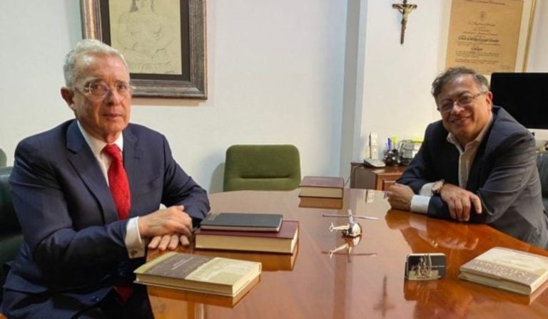 Álvaro Uribe, expresidente de Colombia, y Gustavo Petro, presidente de Colombia