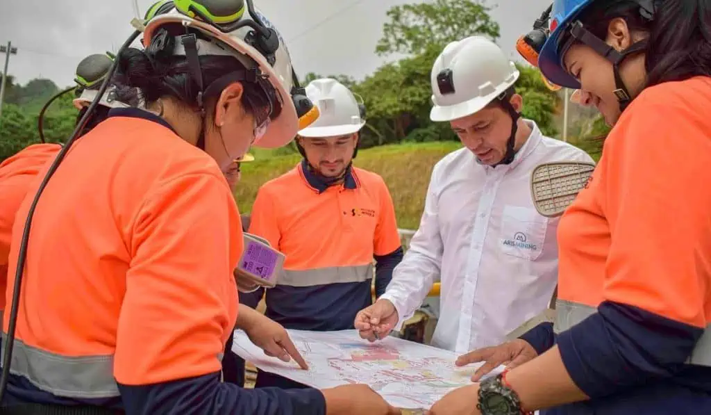 Aris Mining firmó contrato de operación con mineros tradicionales de Segovia Aris Mining firmó contrato de operación con mineros tradicionales de Segovia