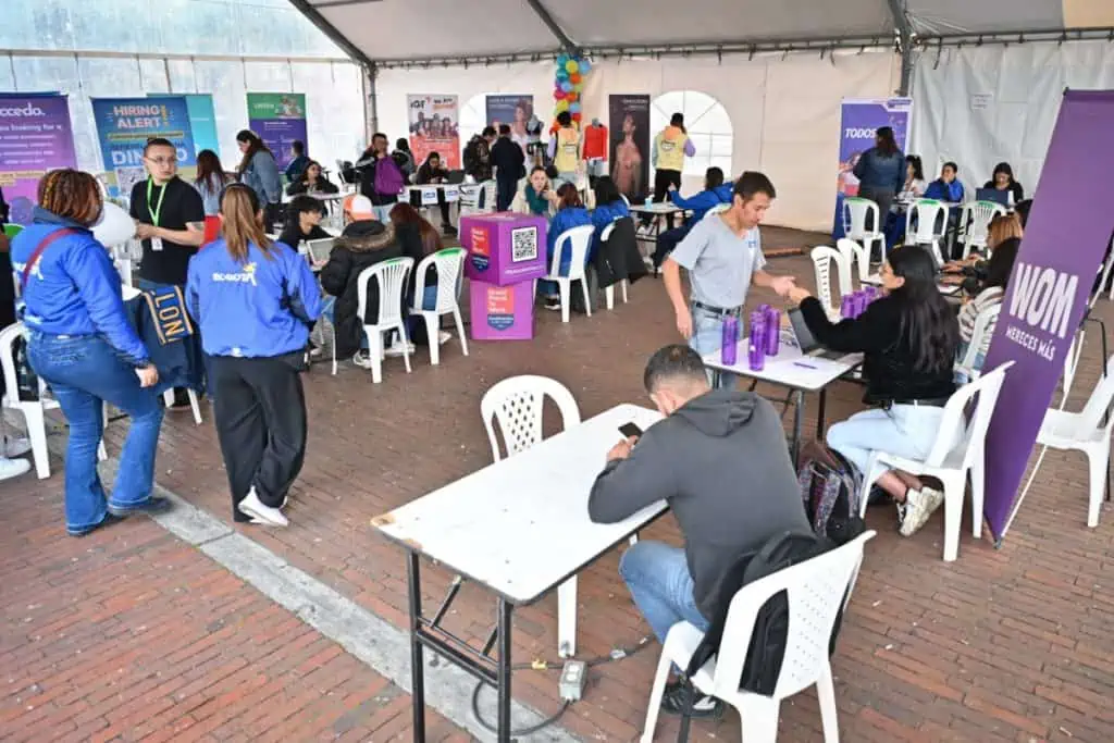 Feria de 'Empleo Diversa' en Bogotá: conecta la población LGBTIQ+ con oportunidades laborales Así se vivió la primera feria de 'Empleo Diversa' en Bogotá