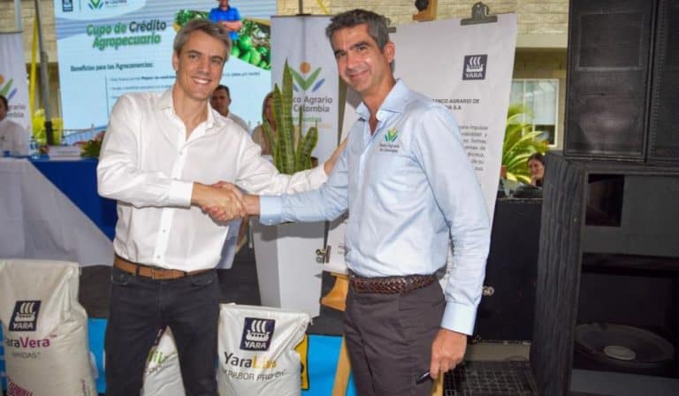 Pedro Parenti, vicepresidente senior para Yara Latinoamérica y Hernando Chica, presidente del Banco Agrario