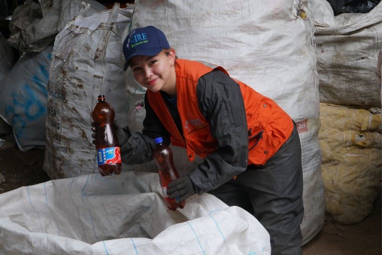 Bavaria se une a 5.000 recicladores de oficio para recuperar envases de vidrio y plástico